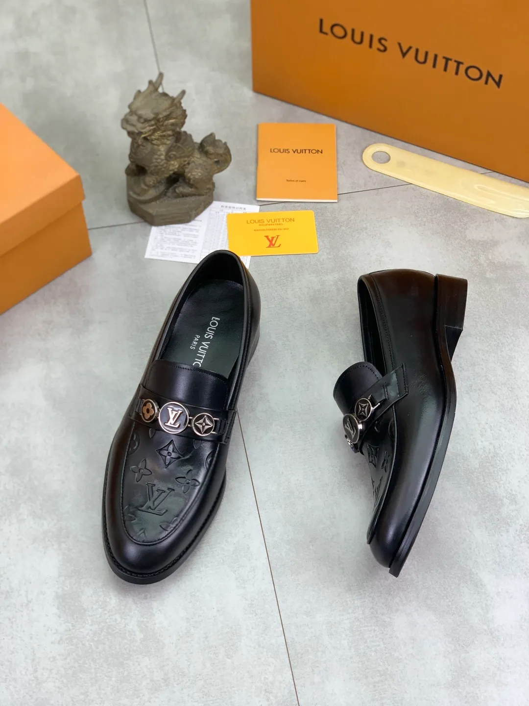 Men's Men's Shoes 💰P420 [New Style] 💰Yangli💎💎💎[Louis Vuitton] LV high-end men's formal business leather shoes, original order 1:1! Original imported calfskin, original metal buckle, imported sheepskin lining for feet, original outsole, men's shoe size: 39-45 (38.46 customized) black optional